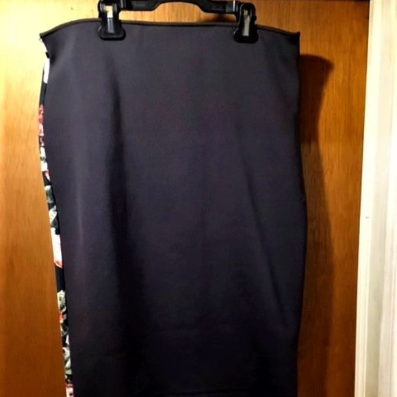 Women's Pencil Skirt - Picture 7 of 10